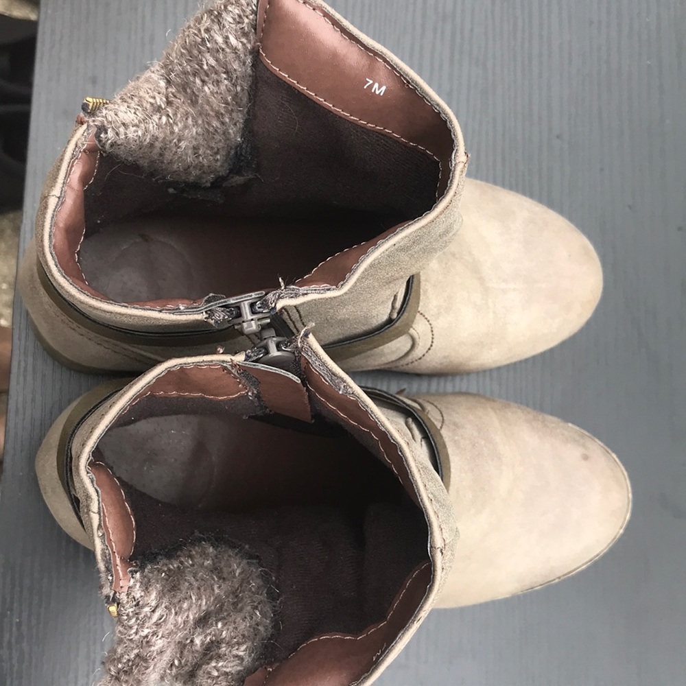 Boots - Picture 4 of 5